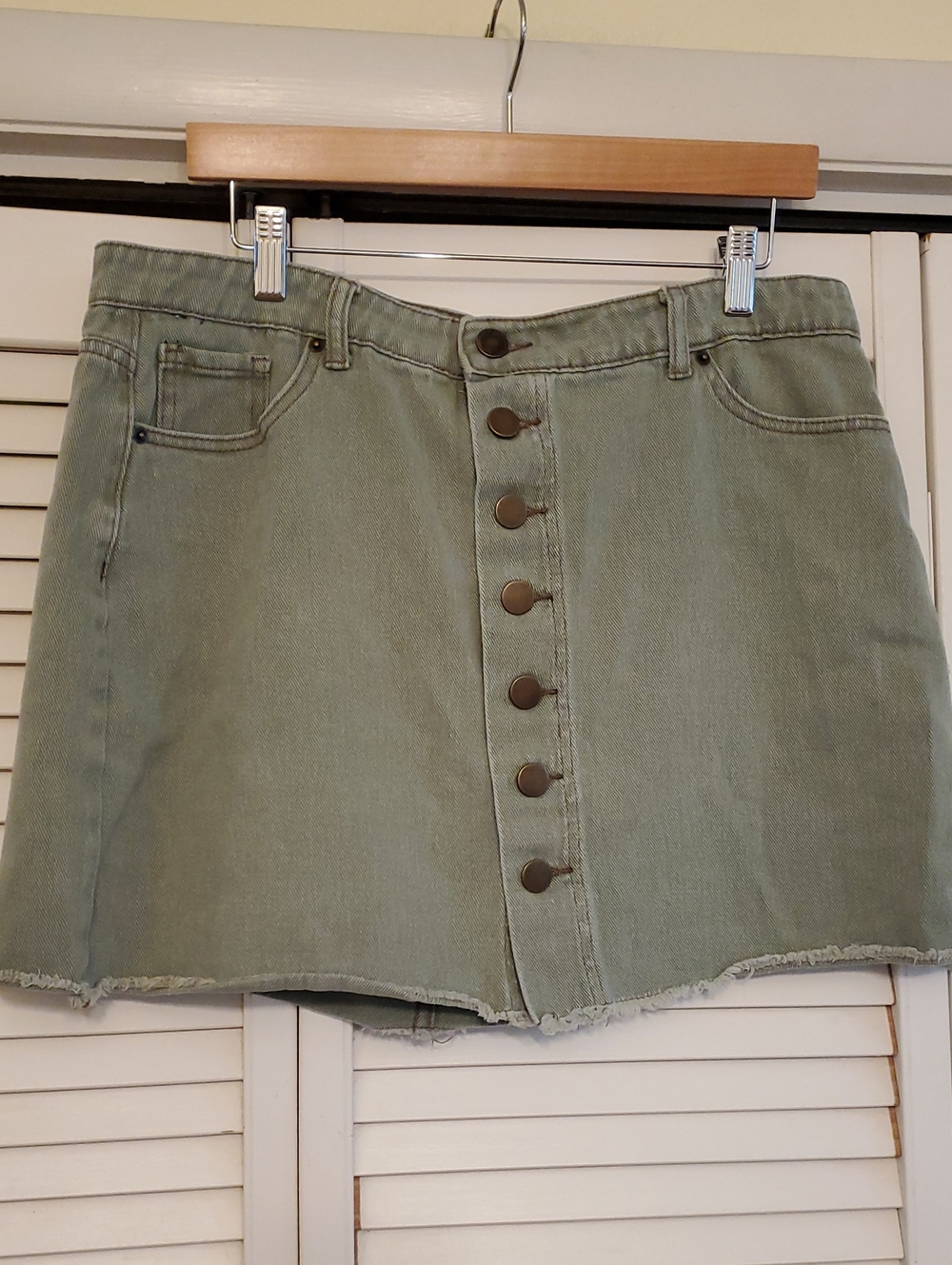 Mud Pie Cotton Blue/Green Denim Mini Skirt with Frayed Hem, Size Large
